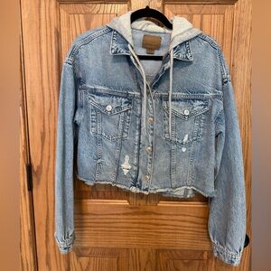 American Eagle Distressed Cropped Jean Jacket